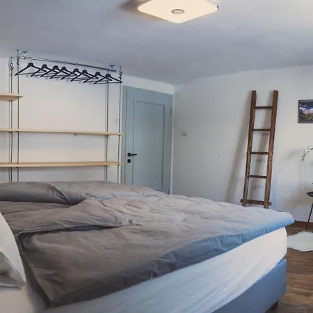 Ninetyfour Apartmán *